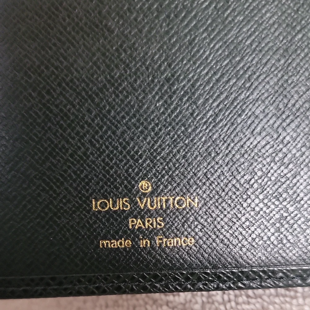Louis Vuitton Black Wallets Minimalist Design - Picture 3 of 6